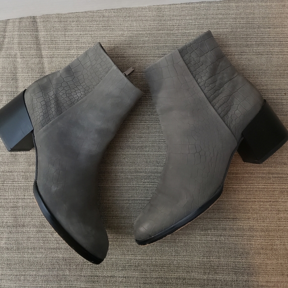 Sam Edelman Joey Steel Gray Croc Embossed Ankle Boots - Picture 4 of 9